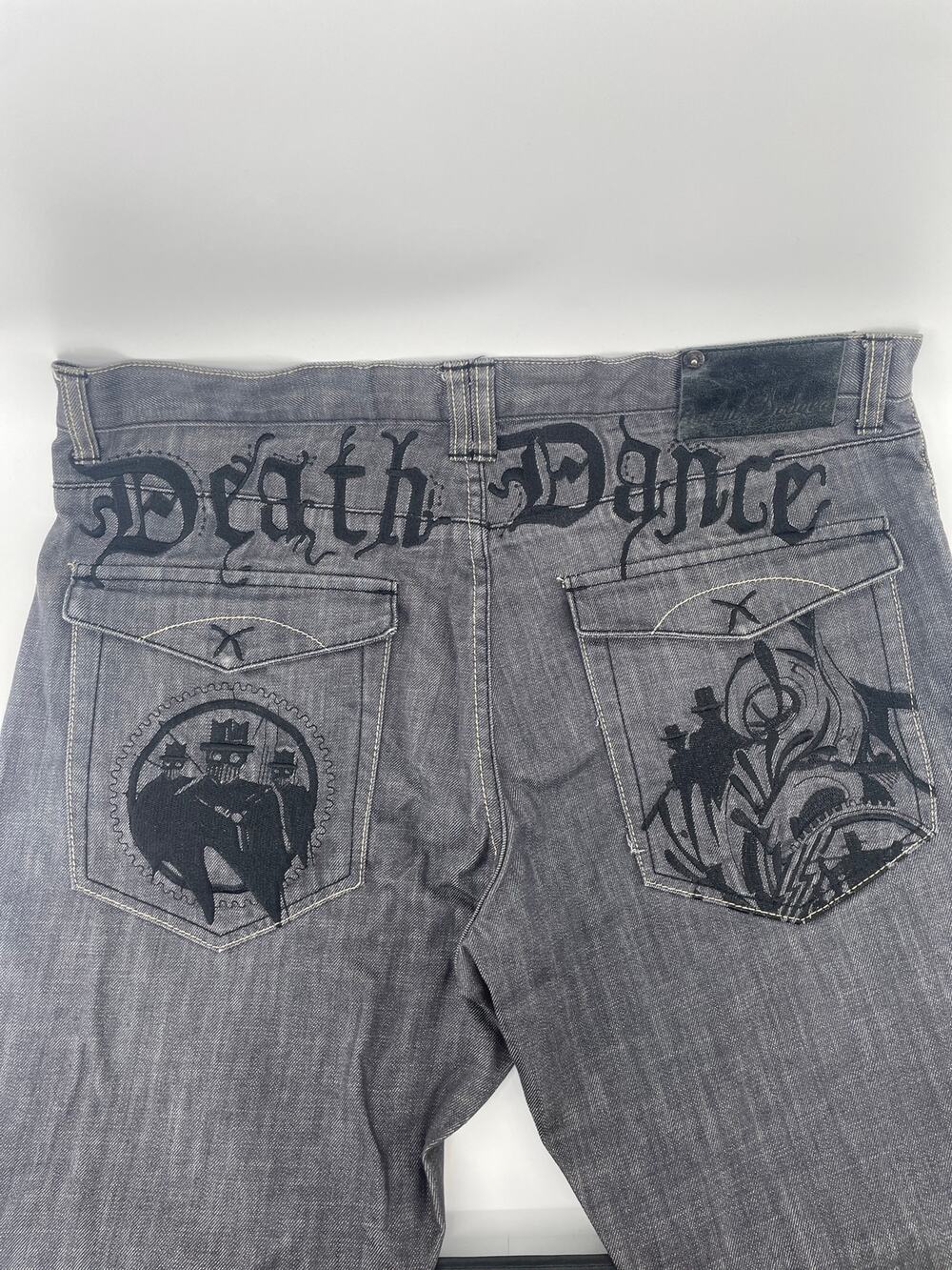 VNTG Artful Dodger Graphic Jeans Men’s 38x32 Gray/Stone “Dance Death” Embroider